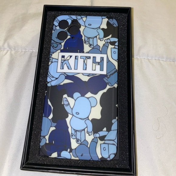 iPhone 11 Pro Max phone case - Picture 1 of 2